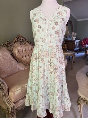Sleeveless Mint Floral Midi Dress with Lace Trim and Tiered Skirt